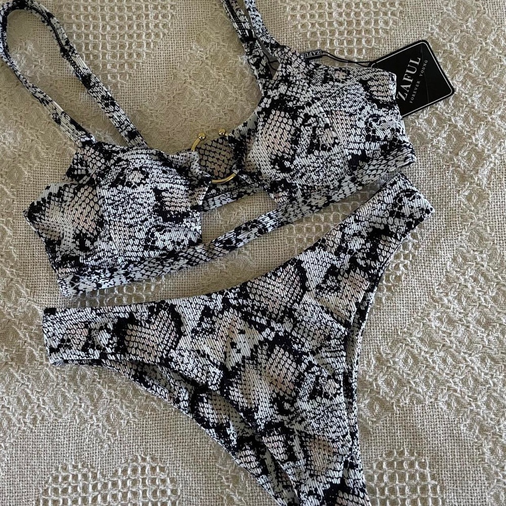 New Snakeprint cheeky Bikini
